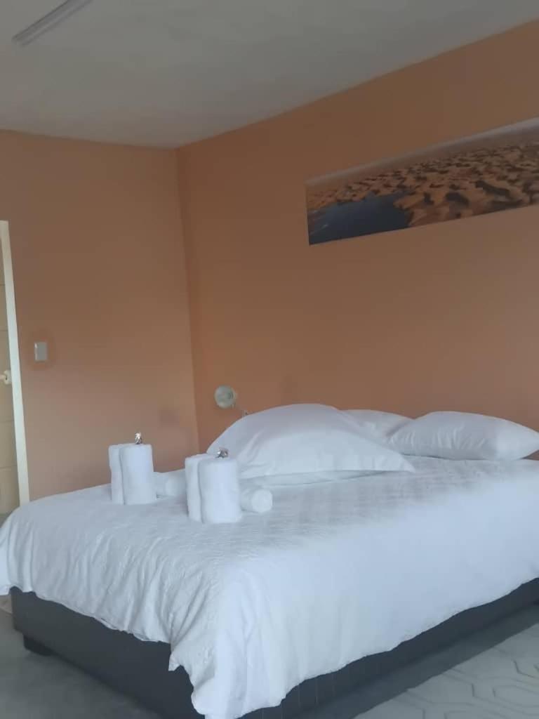 The Farmhouse Boutique Guesthouse And Beergarden Cc Оутджо Екстериор снимка