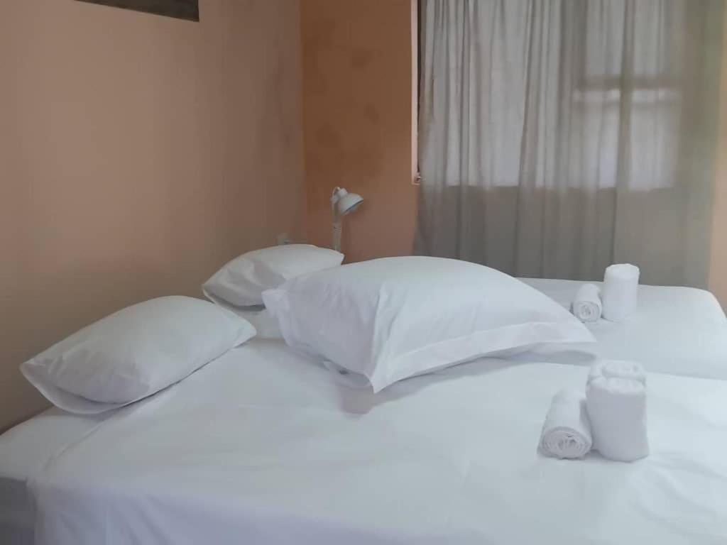 The Farmhouse Boutique Guesthouse And Beergarden Cc Оутджо Екстериор снимка